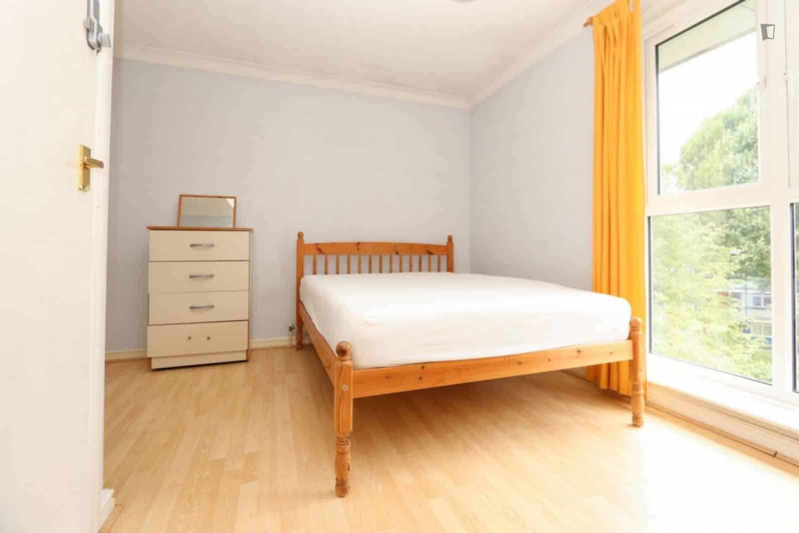 Bedroom 1  - Bathroom?w=400&h=260&fit=crop&q=40&auto=format&trim=auto