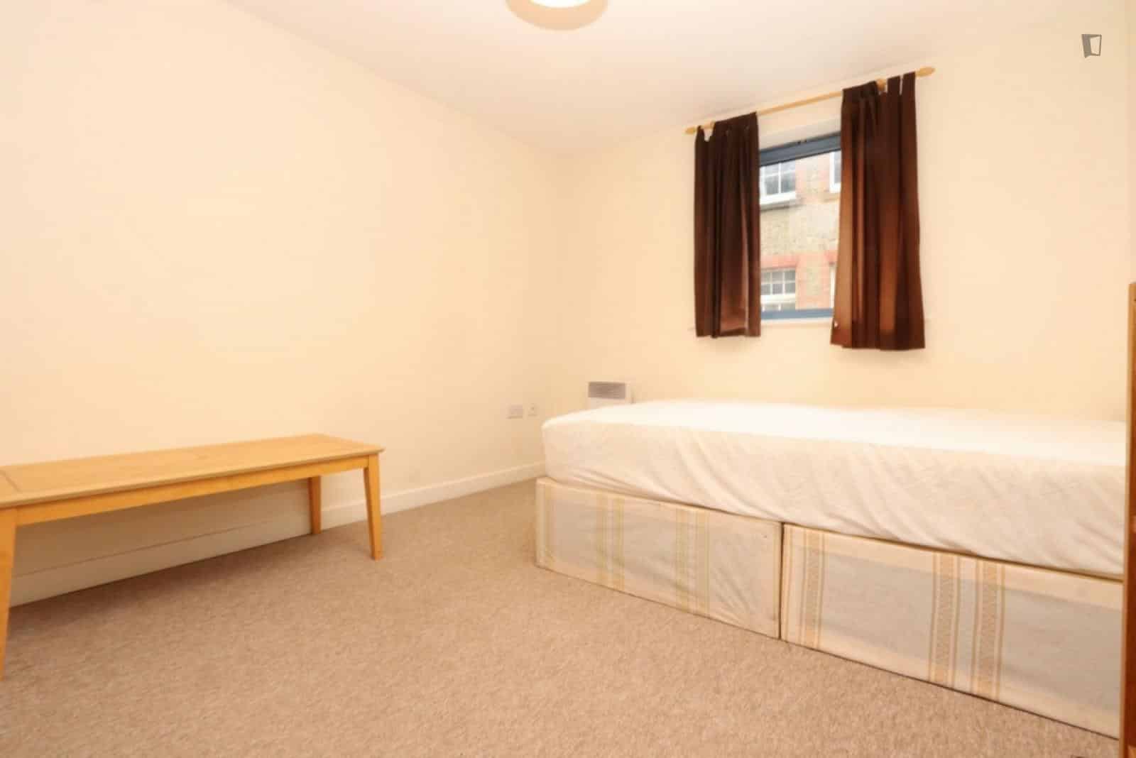 Bedroom 1  - Bathroom?w=400&h=260&fit=crop&q=40&auto=format&trim=auto