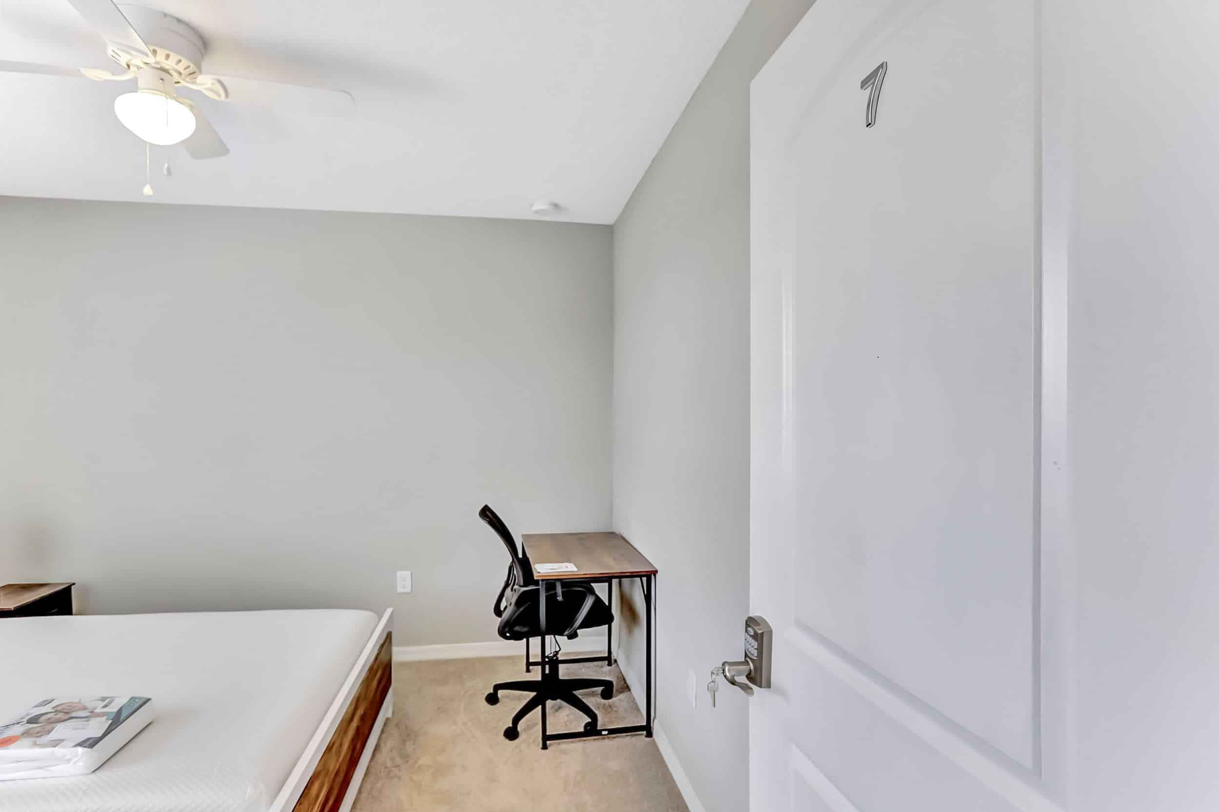 Common Area?w=400&h=260&fit=crop&q=40&auto=format&trim=auto