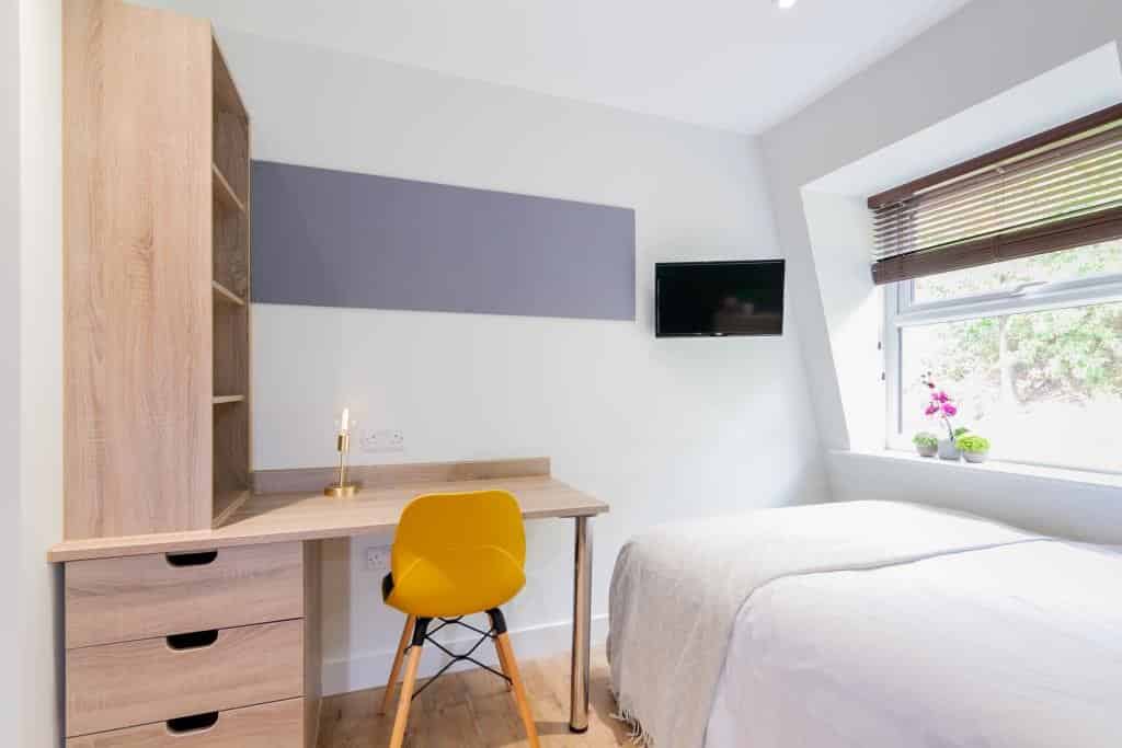 Room in a 5 Bedroom Apartment, 42 Bankfield Road, Huddersfield, HD1 3HR - Huddersfield, England, United Kingdom - Bedroom 1 - Bedroom