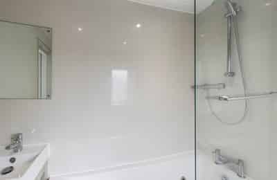 Room in a 5 Bedroom Apartment, 48 Ashford Street, Stoke-on-trent, ST4 2EH - Stoke-on-Trent, England, United Kingdom - Bedroom 2 - Bathroom