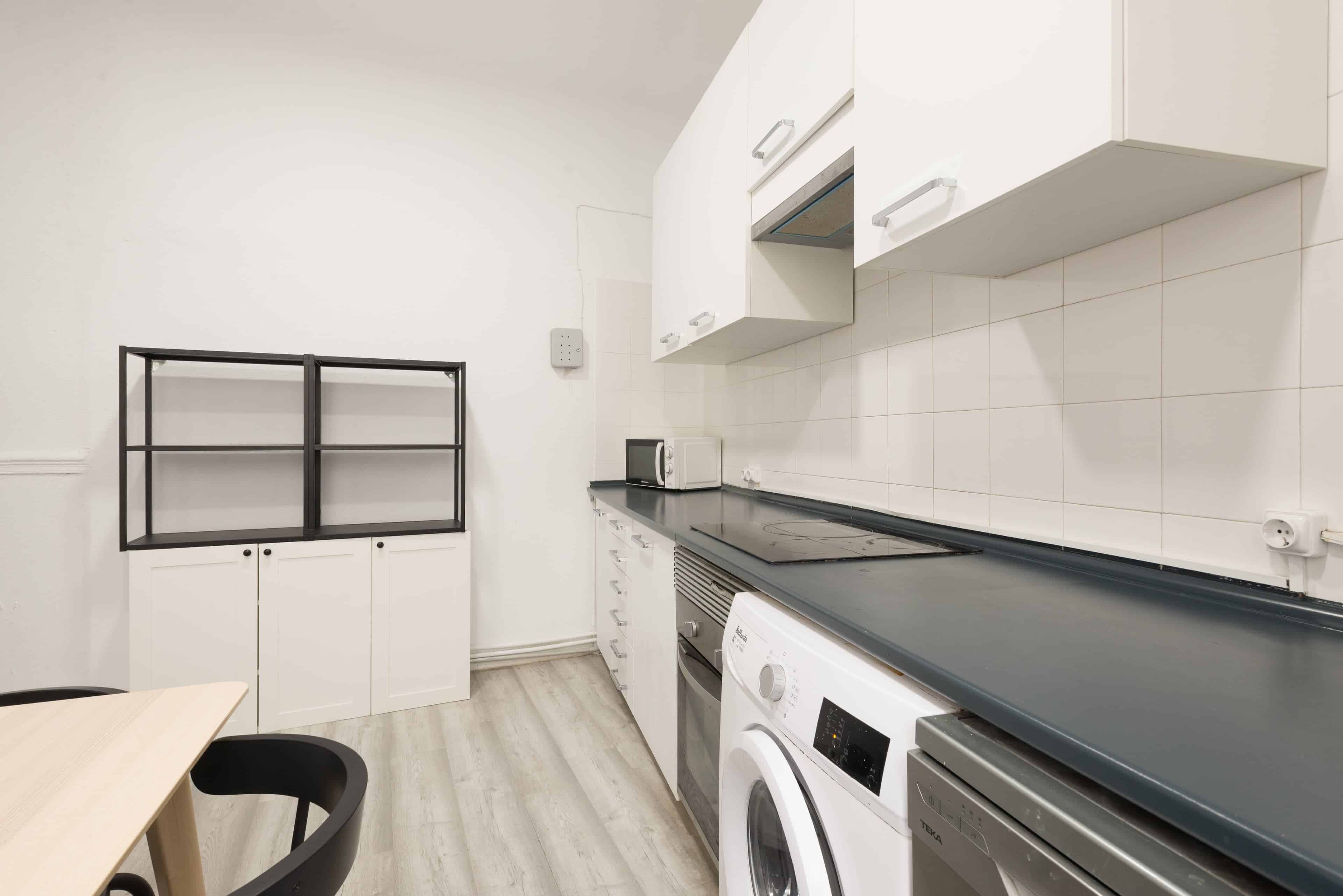 Calle Cedaceros 8 4º, Madrid - Madrid, Spain - Kitchen