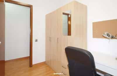 Kitchen?w=400&h=260&fit=crop&q=40&auto=format&trim=auto