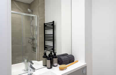 Bedroom 3 - Bedroom?w=400&h=260&fit=crop&q=40&auto=format&trim=auto