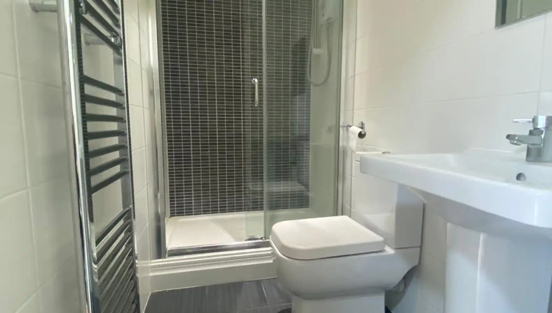 35K Western Boulevard, Leicester - Leicester, England, United Kingdom - Bathroom