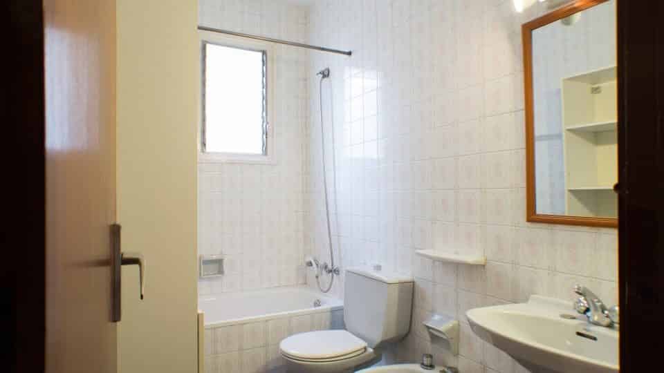 Santa Perpetua, Barcelona - Barcelona, Spain - Bathroom