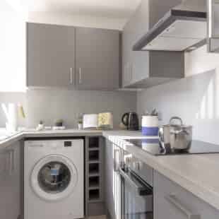Kitchen?w=400&h=260&fit=crop&q=40&auto=format&trim=auto