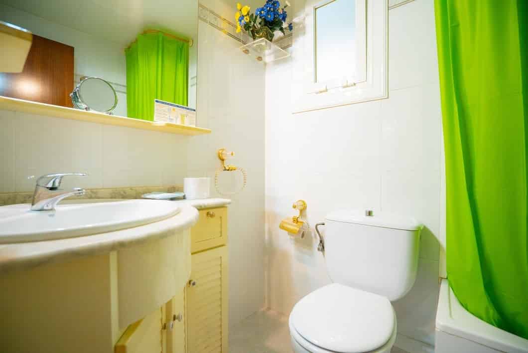 Sants, Barcelona - Barcelona, Spain - Bathroom