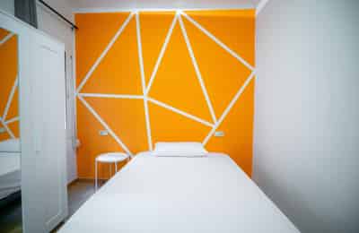 Bathroom?w=400&h=260&fit=crop&q=40&auto=format&trim=auto