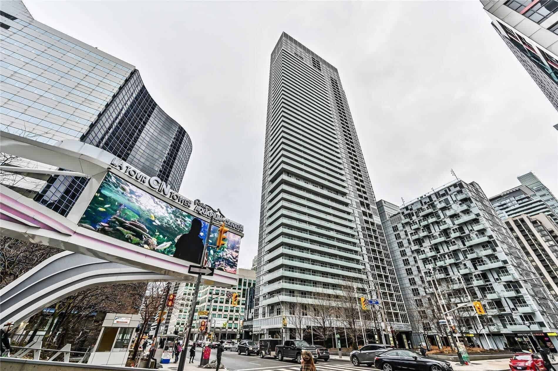 Liwinco 300 Front West, Toronto - Toronto, Ontario, Canada - Exterior