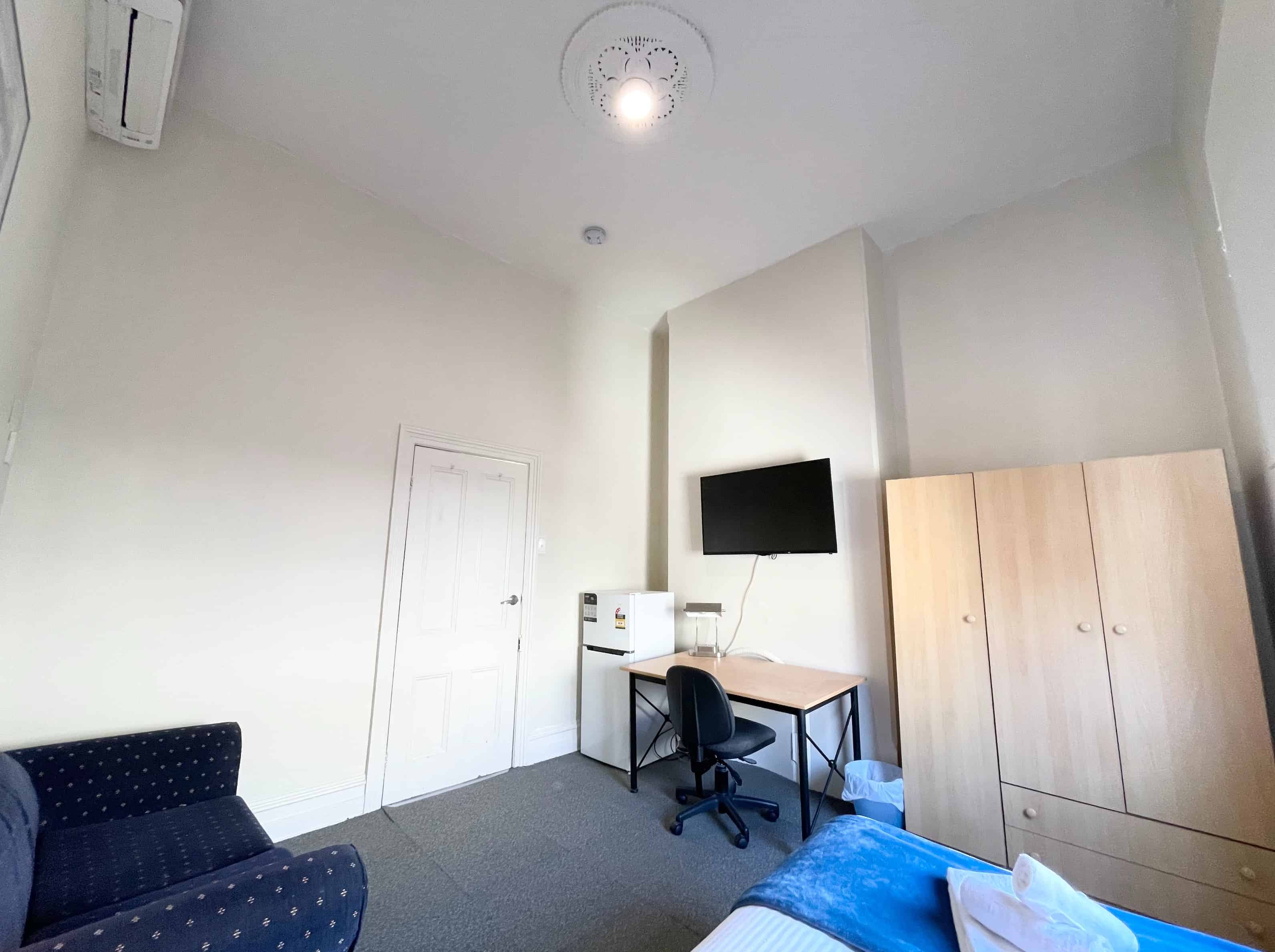 Room 3 (Non Ensuite) - Bedroom?w=400&h=260&fit=crop&q=40&auto=format&trim=auto