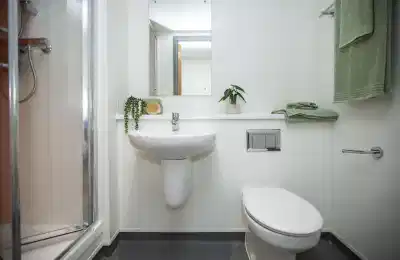Common Area?w=400&h=260&fit=crop&q=40&auto=format&trim=auto