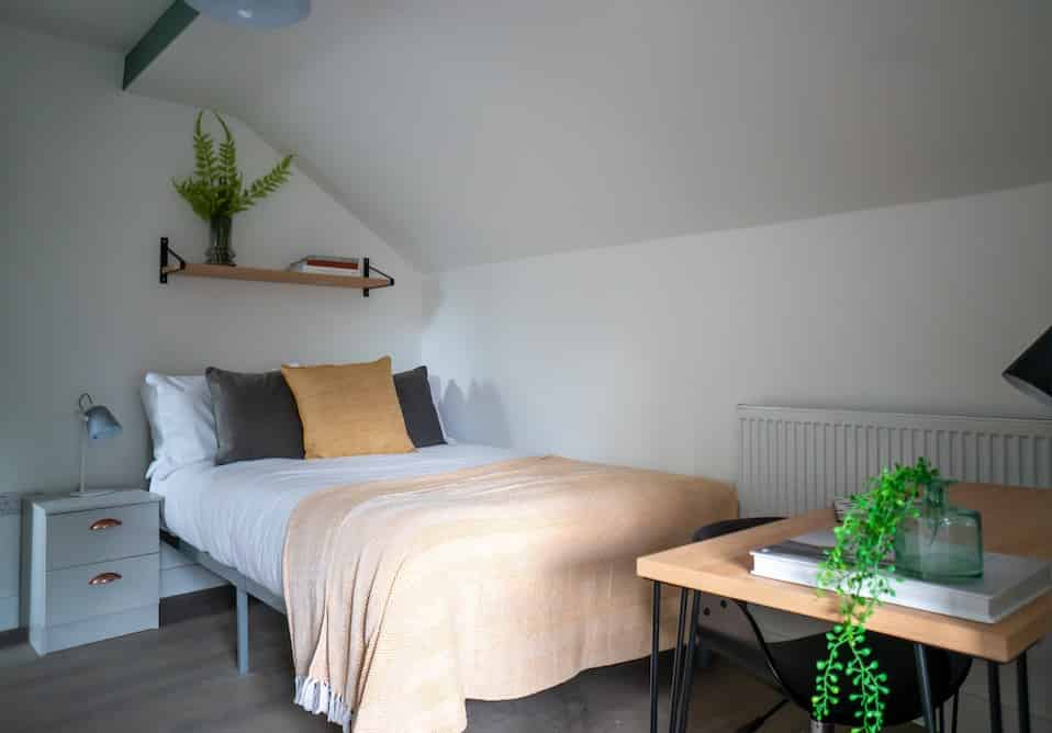 Bedroom 1 - Common Area?w=400&h=260&fit=crop&q=40&auto=format&trim=auto