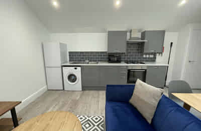Bedroom 1 - Bathroom?w=400&h=260&fit=crop&q=40&auto=format&trim=auto