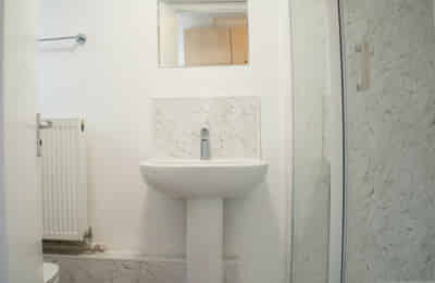 Room in a 7 Bedroom Apartment, 64B Monson Street, Lincoln LN5 7SB - Lincoln, England, United Kingdom - Bedroom 1 - Bathroom