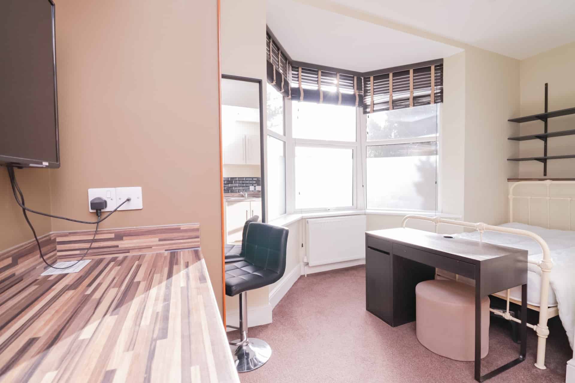 Room in a 7 Bedroom Apartment, 19 The Avenue, Lincoln LN1 1PD - Lincoln, England, United Kingdom - Bedroom 1 - Bedroom