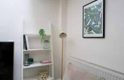 Room in a 4 Bedroom Apartment, 64E Monson Street, Lincoln LN5 7SB - Lincoln, England, United Kingdom - Bedroom 3 - Amenities