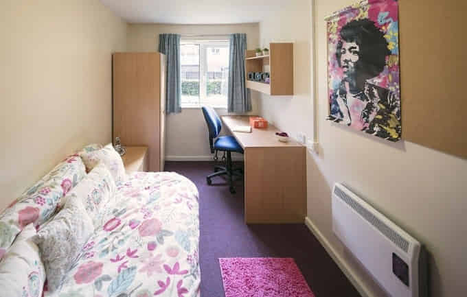 Room in a 3 Bedroom Apartment, 21 Brookside, Derby DE1 3JY - Derby, England, United Kingdom - Bedroom 1  - Bedroom