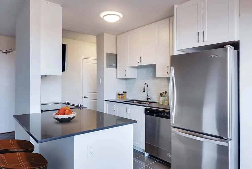 Pearson Housing 15 Dundonald St, Toronto - Toronto, Ontario, Canada - Kitchen