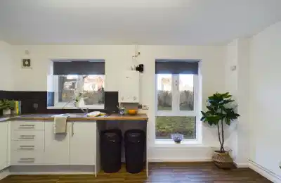 3 Brookside, Derby - Derby, England, United Kingdom - Kitchen