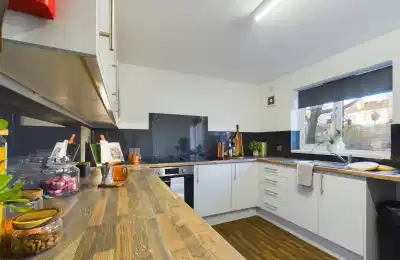 14 Brookside, Derby - Derby, England, United Kingdom - Kitchen