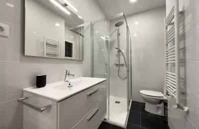 Sardenya, Barcelona - Barcelona, Spain - Bathroom