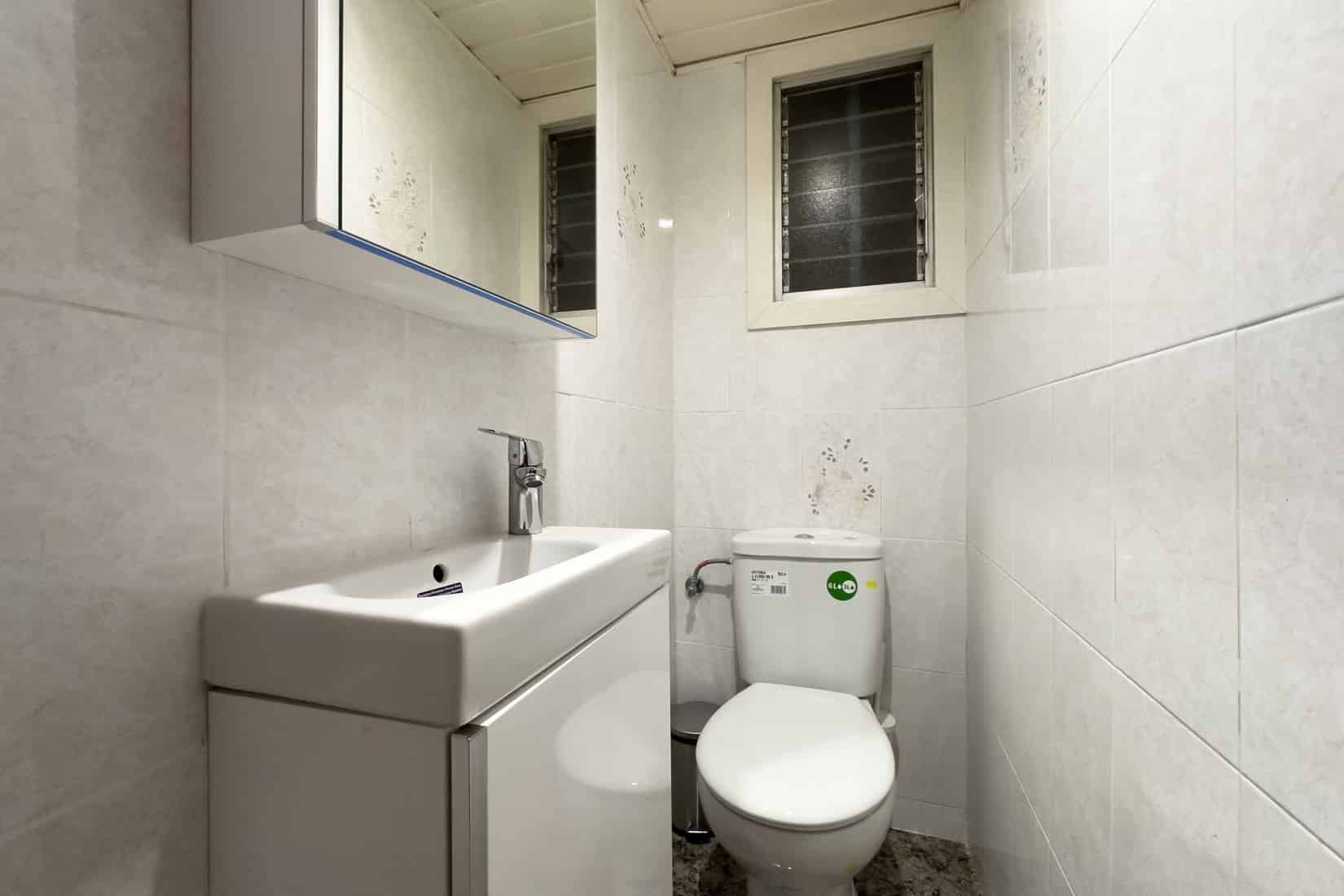 Sardenya, Barcelona - Barcelona, Spain - Bathroom