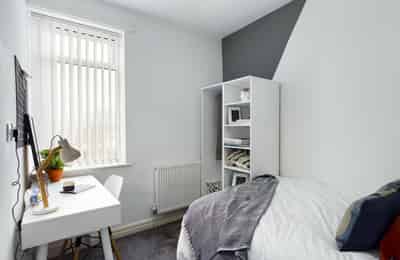 Bedroom 4 - Bathroom?w=400&h=260&fit=crop&q=40&auto=format&trim=auto