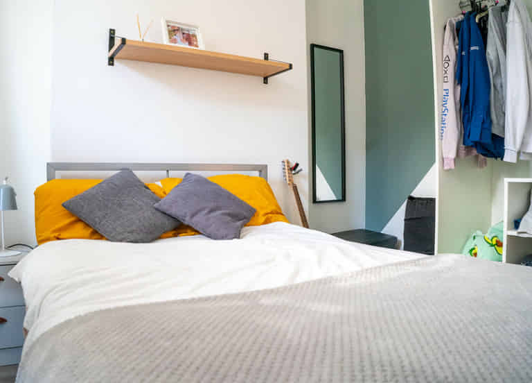 Room in a 3 Bedroom Apartment, 18 Newsham Road, Lancaster LA1 4DG - Lancaster, England, United Kingdom - Bedroom 1  - Bedroom