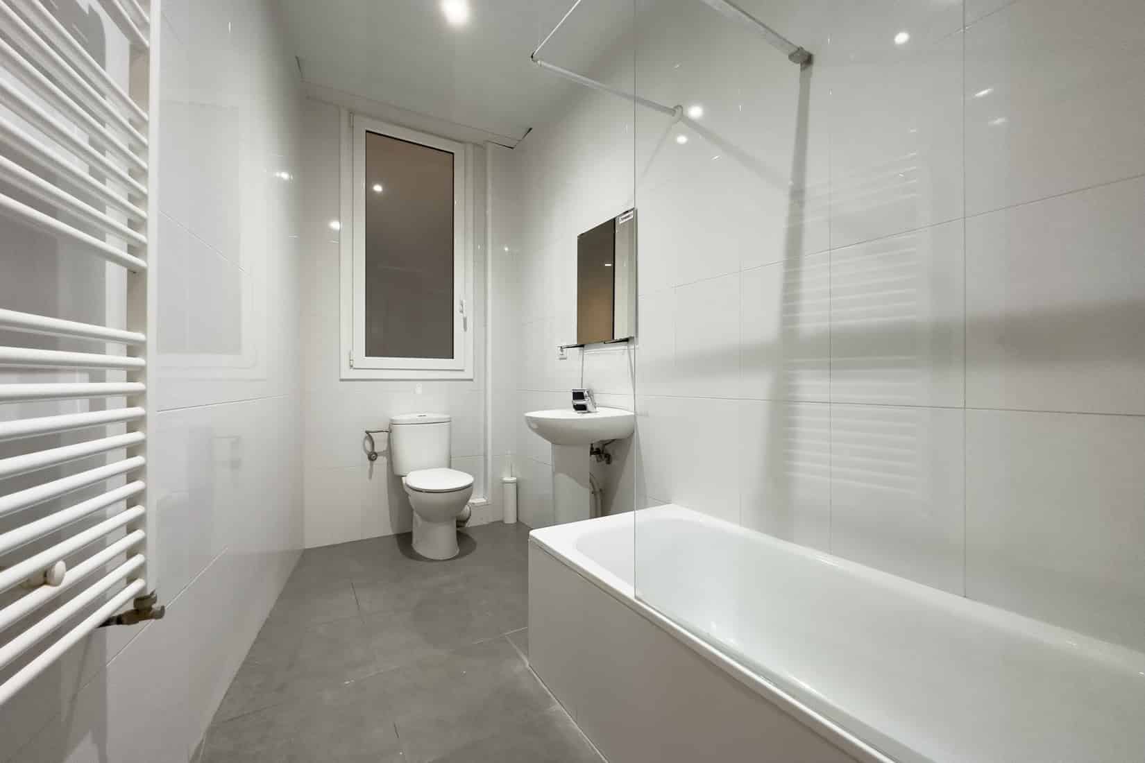 Les Jonqueres 5, Barcelona - Barcelona, Spain - Bathroom