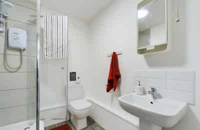 Room in a 6 Bedroom Apartment, 2, Flat 1 Clint Road West, Liverpool L7 5DB - Liverpool, England, United Kingdom - Bathroom