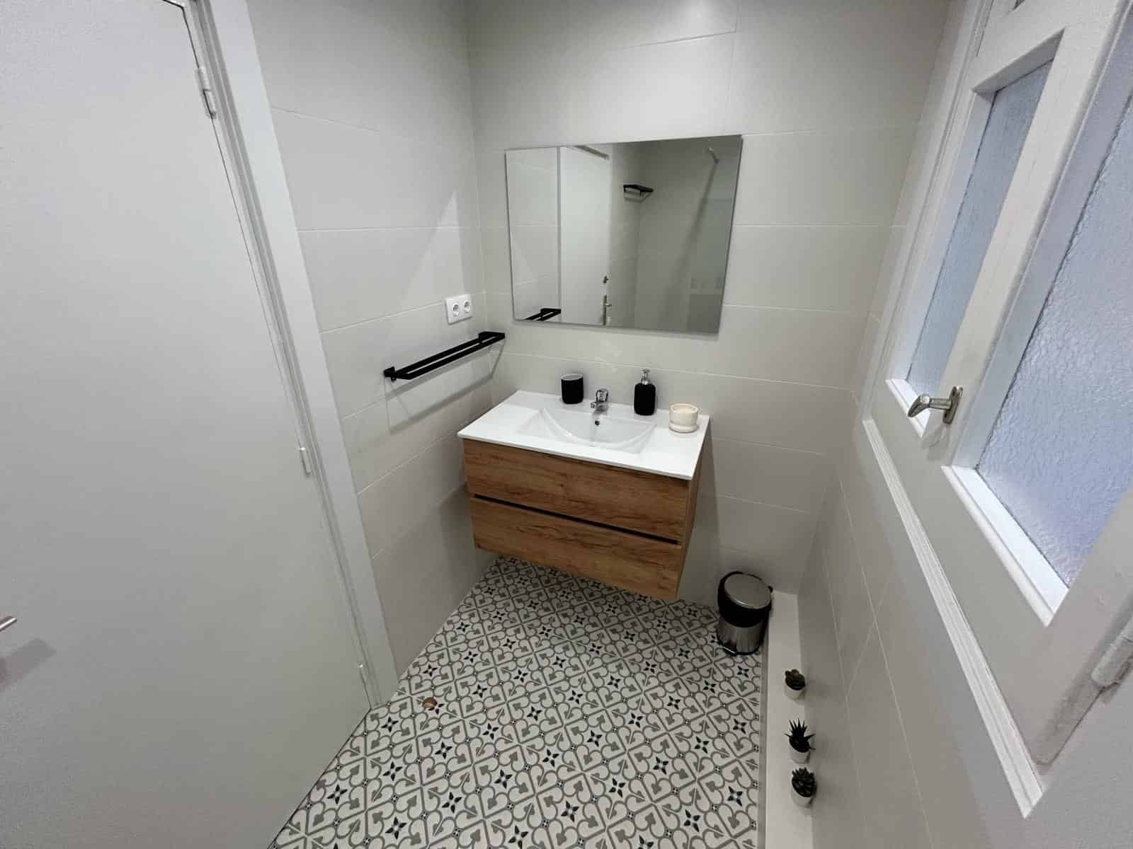 Rosselló 1, Barcelona - Barcelona, Spain - Bathroom