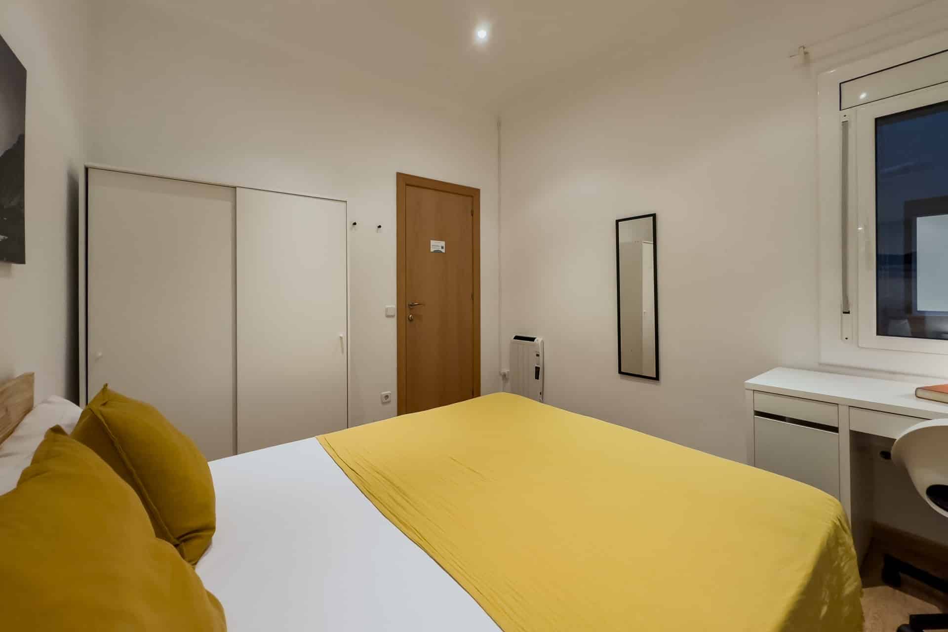 Bathroom?w=400&h=260&fit=crop&q=40&auto=format&trim=auto