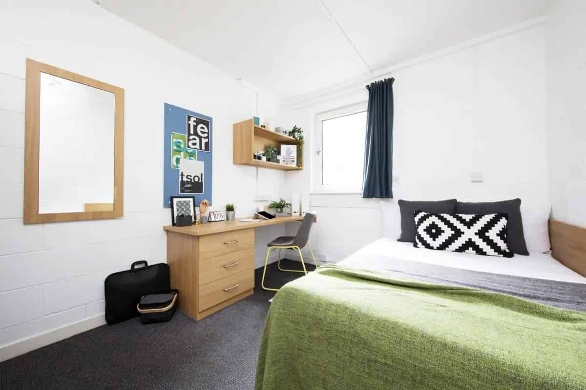 Ensuite - Bedroom?w=400&h=260&fit=crop&q=40&auto=format&trim=auto