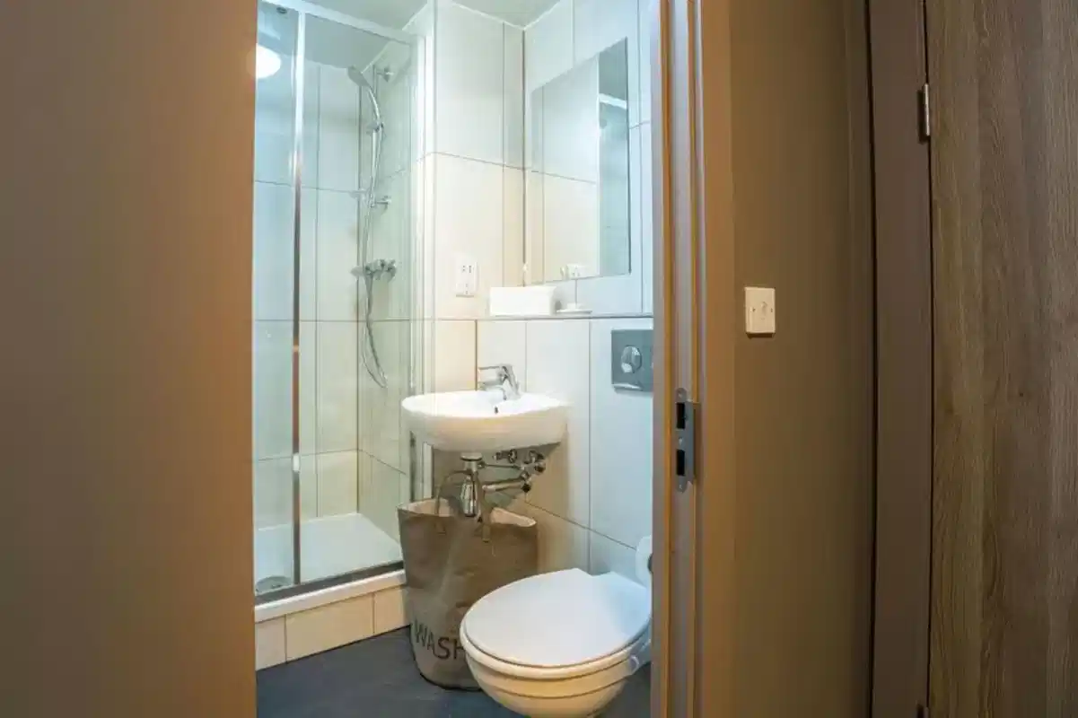Amenities?w=400&h=260&fit=crop&q=40&auto=format&trim=auto