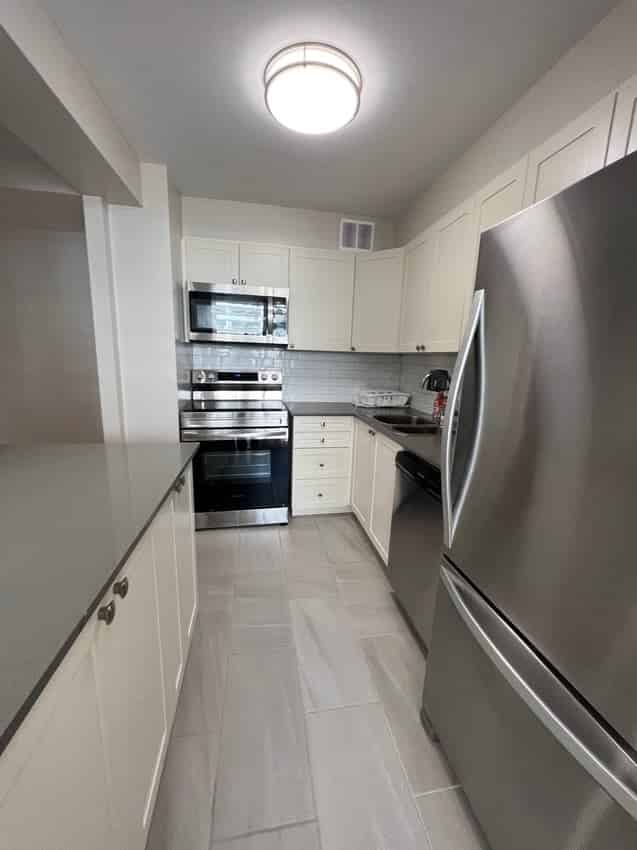 Rosehill Avenue & Yonge Street, Toronto - Toronto, Ontario, Canada - Kitchen