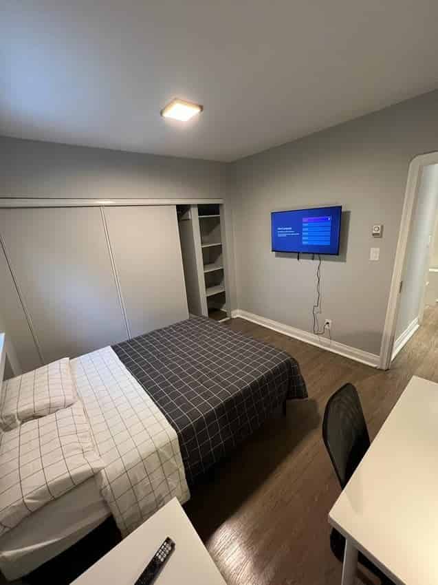 Enlington Ave West & Bathurst St, Toronto - Toronto, Ontario, Canada - Deluxe Room - Bedroom