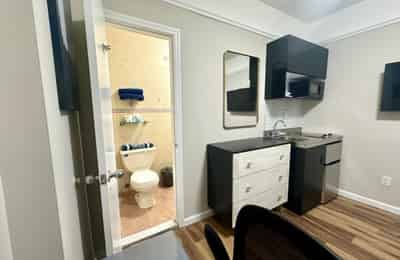 Studio - Kitchen?w=400&h=260&fit=crop&q=40&auto=format&trim=auto