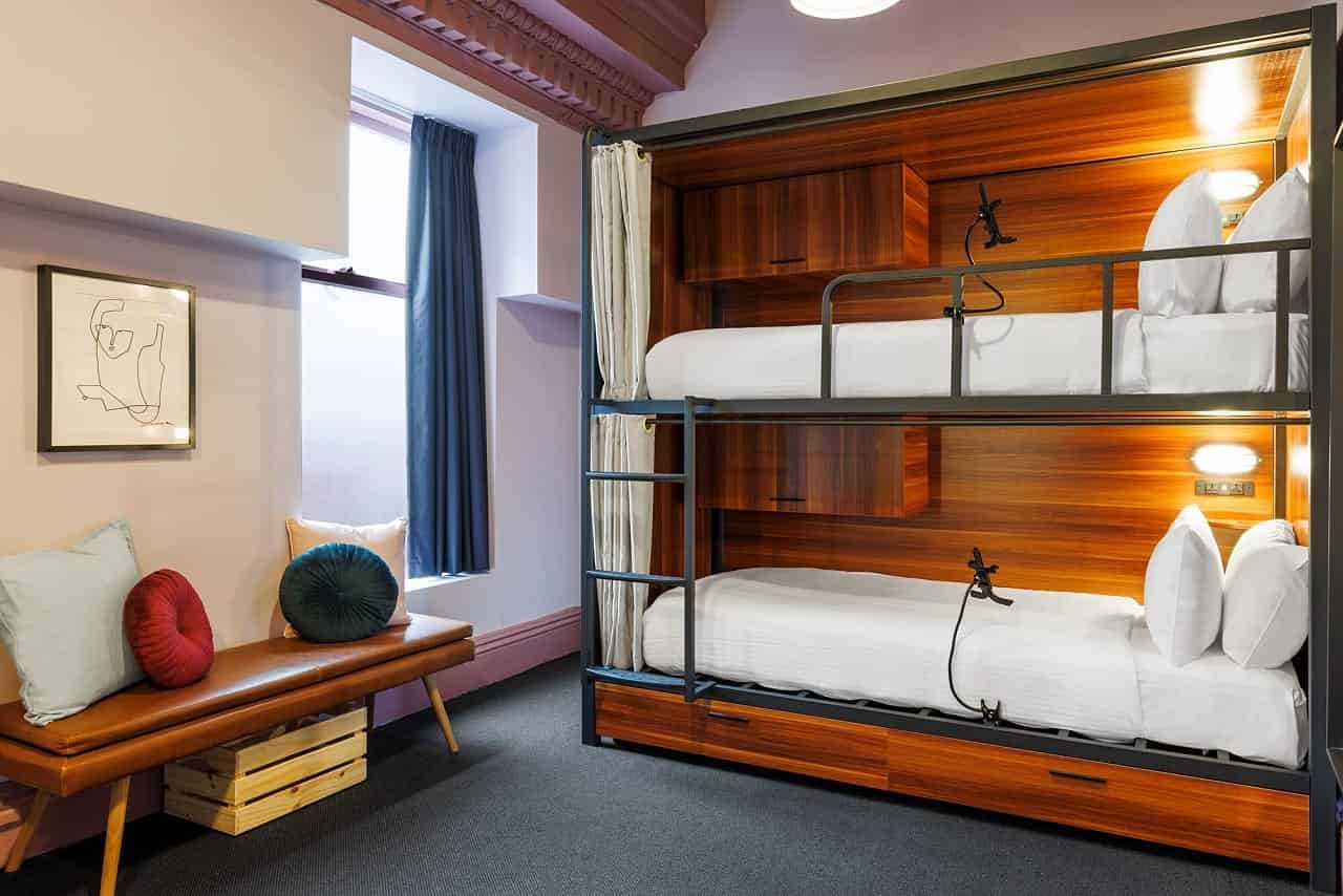 Compact Private Room, Shared Bathroom - Bedroom?w=400&h=260&fit=crop&q=40&auto=format&trim=auto