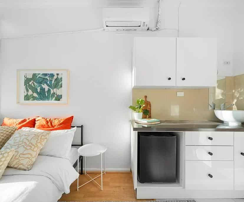 Kitchen?w=400&h=260&fit=crop&q=40&auto=format&trim=auto
