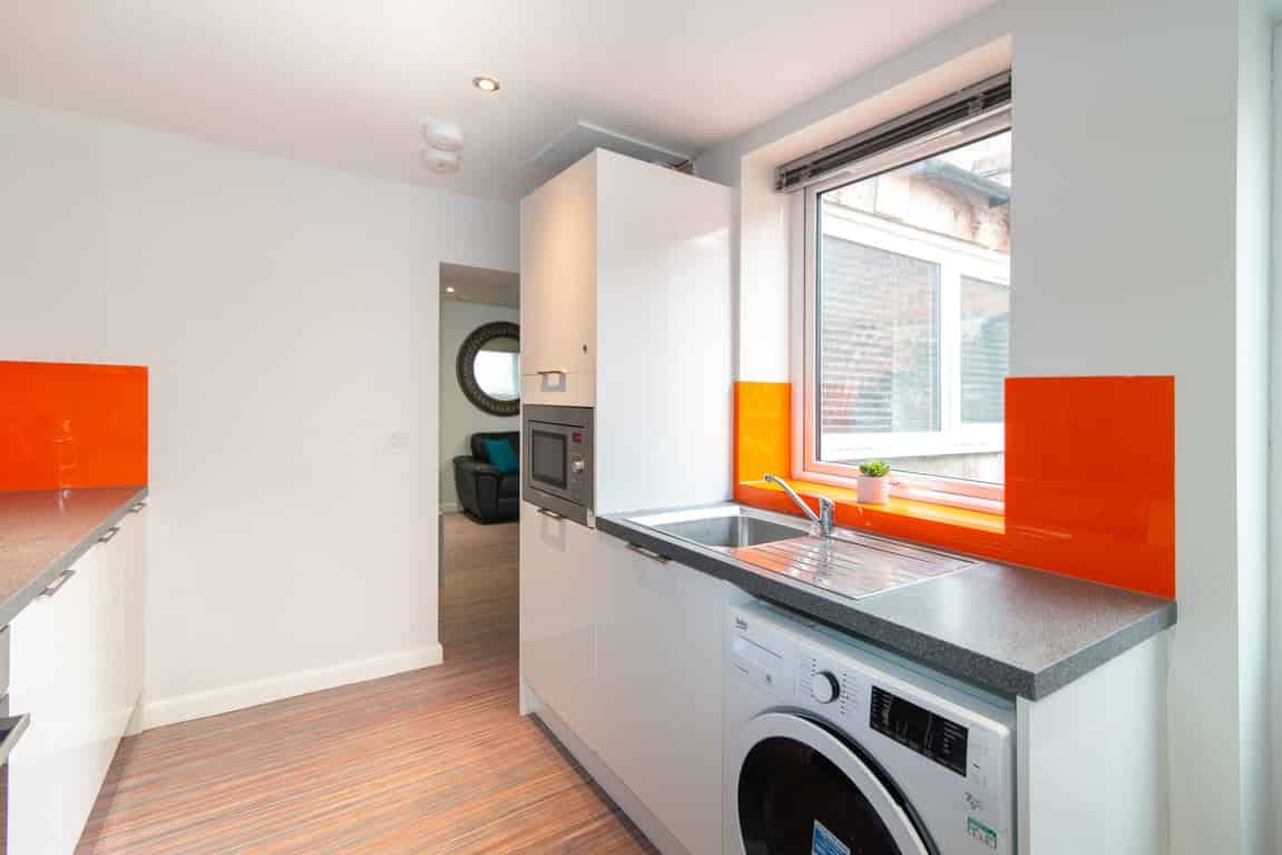 Room in a 5 Bedroom Apartment, 7 Queen Anne Street, Stoke-on-Trent ST4 2EQ - Stoke-on-Trent, England, United Kingdom - Bedroom 1 - Amenities