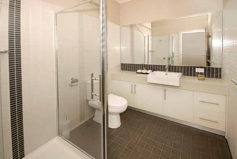 Exterior?w=400&h=260&fit=crop&q=40&auto=format&trim=auto