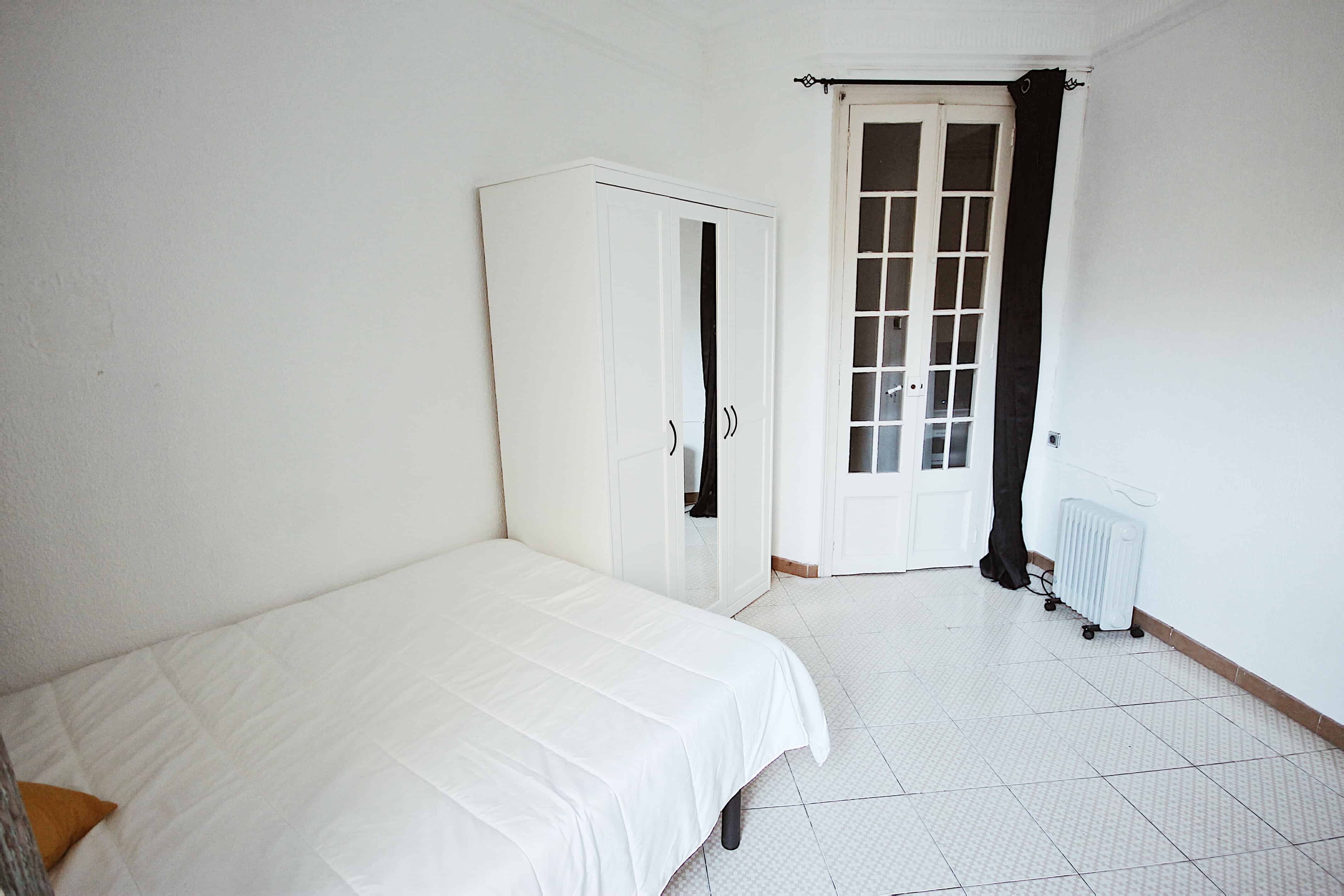 Bathroom?w=400&h=260&fit=crop&q=40&auto=format&trim=auto
