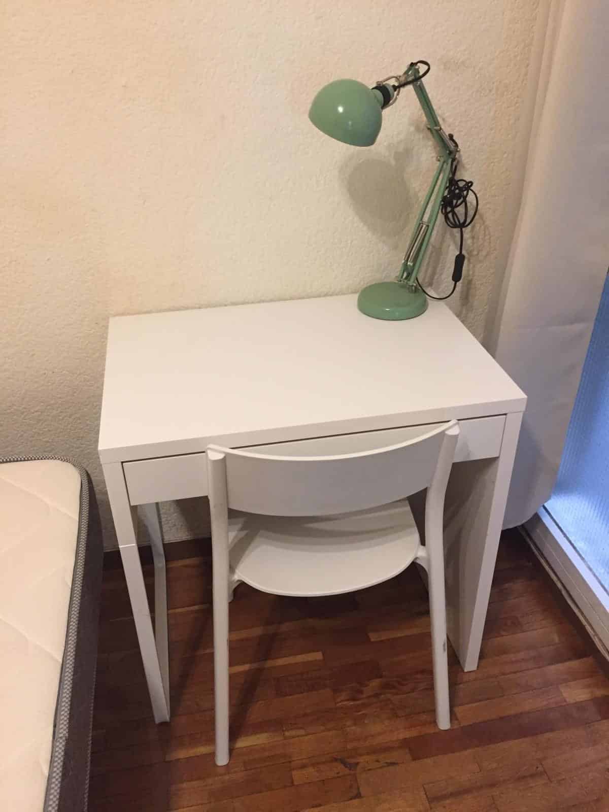 Bathroom?w=400&h=260&fit=crop&q=40&auto=format&trim=auto