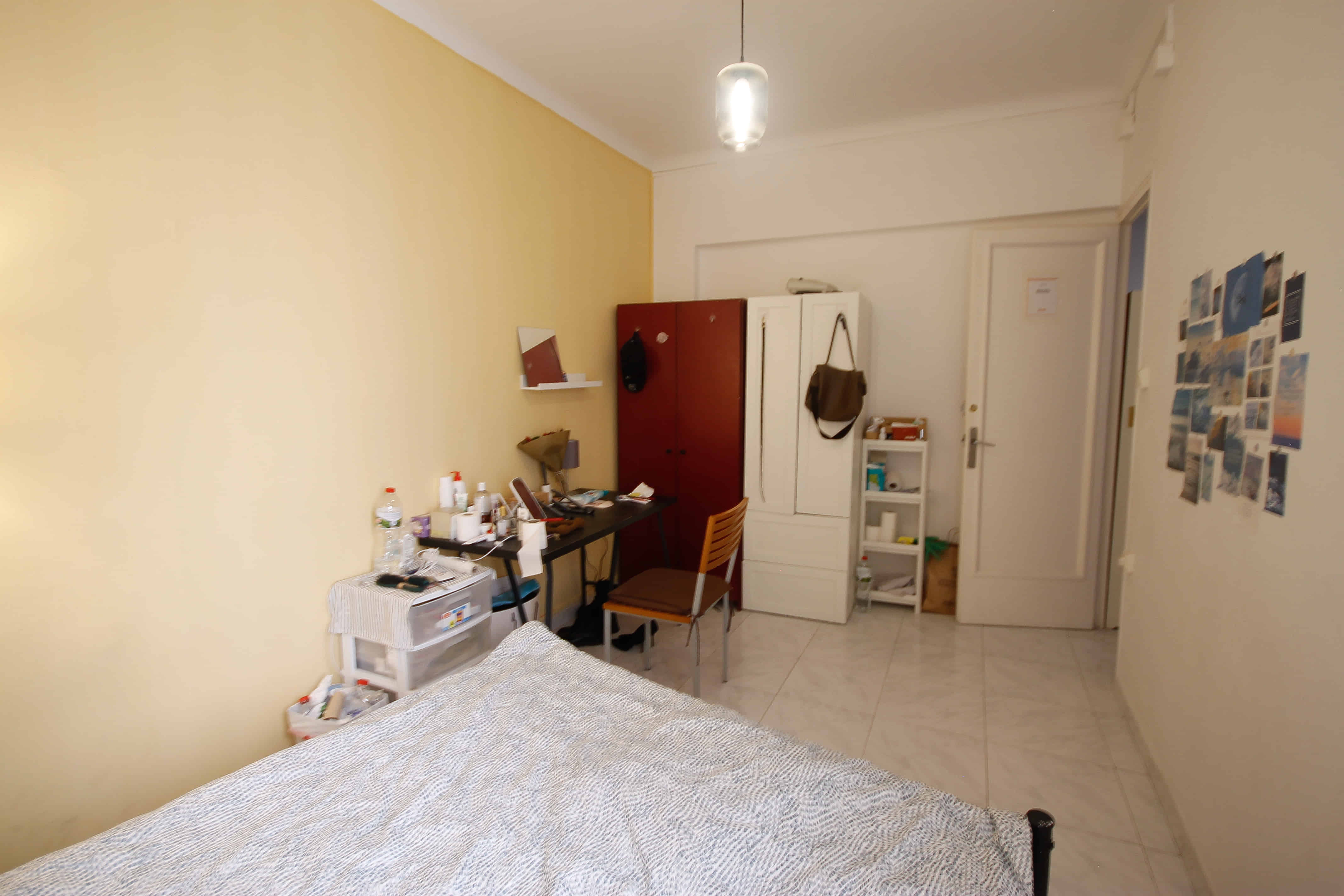 Bathroom?w=400&h=260&fit=crop&q=40&auto=format&trim=auto