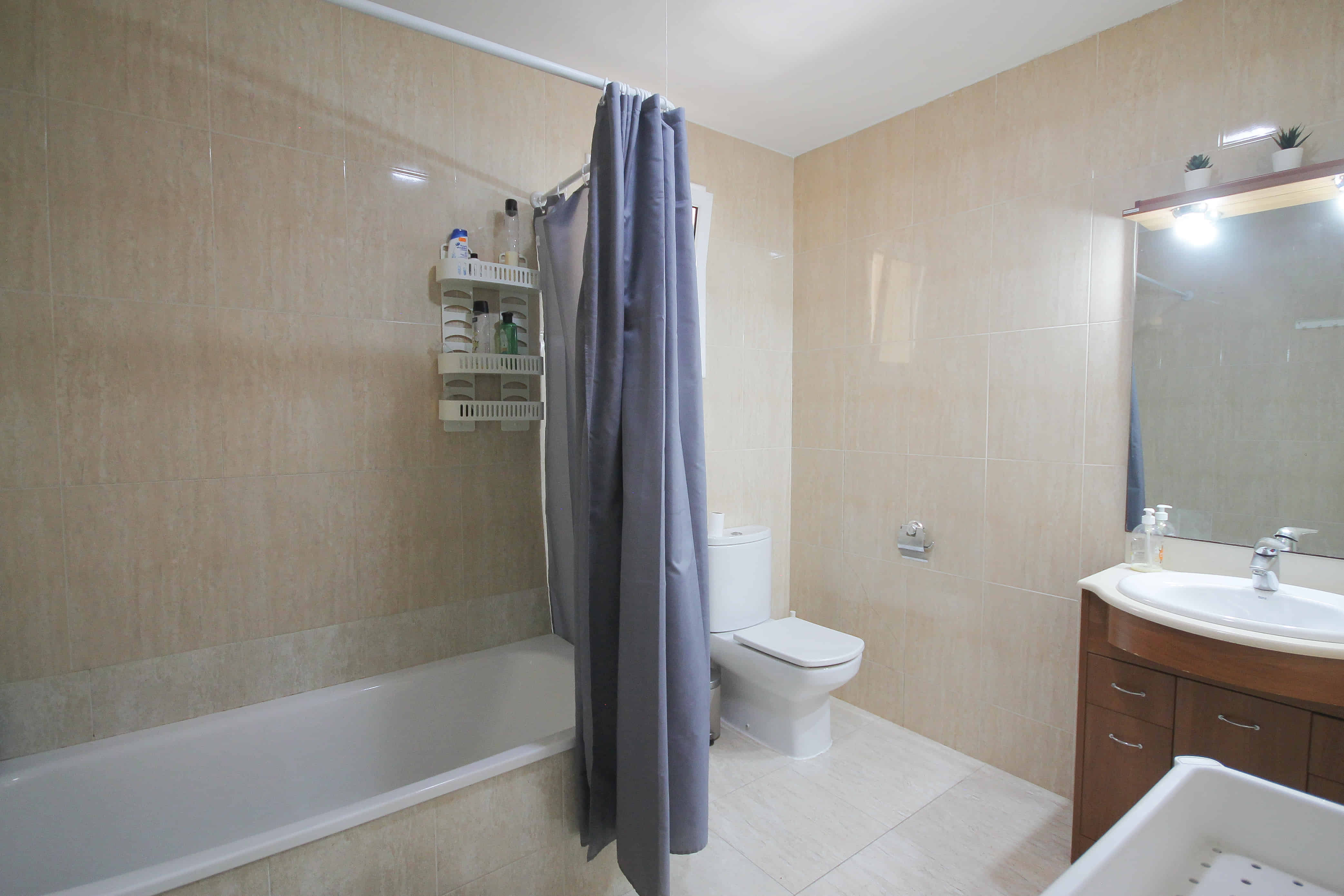 C. De Villarroel 18 L'Eixample, Barcelona - Barcelona, Spain - Bathroom