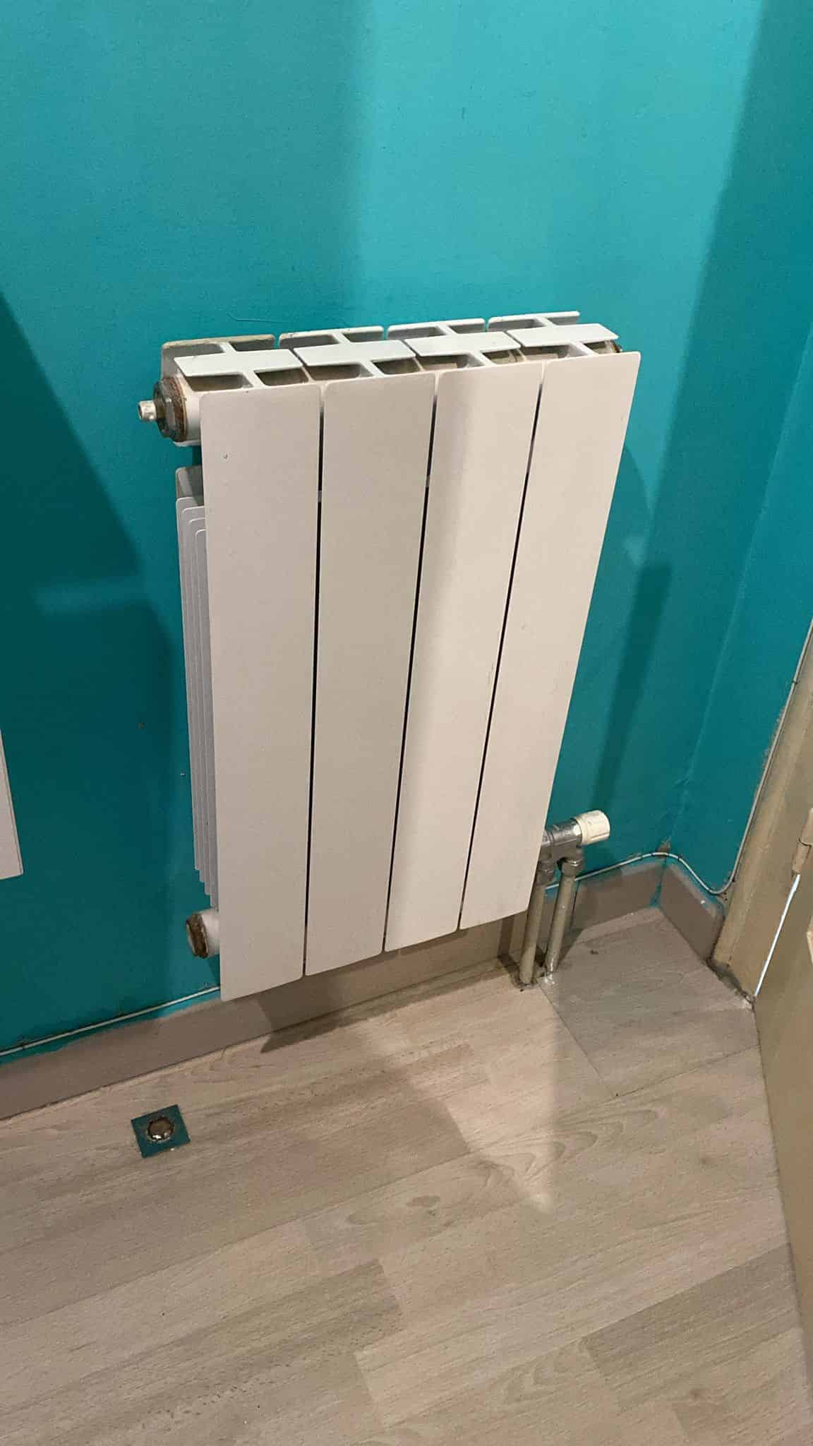 Bathroom?w=400&h=260&fit=crop&q=40&auto=format&trim=auto