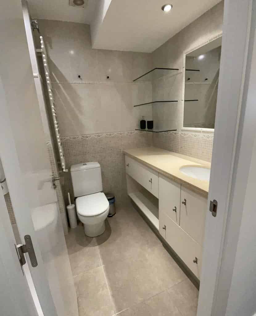 Amenities?w=400&h=260&fit=crop&q=40&auto=format&trim=auto