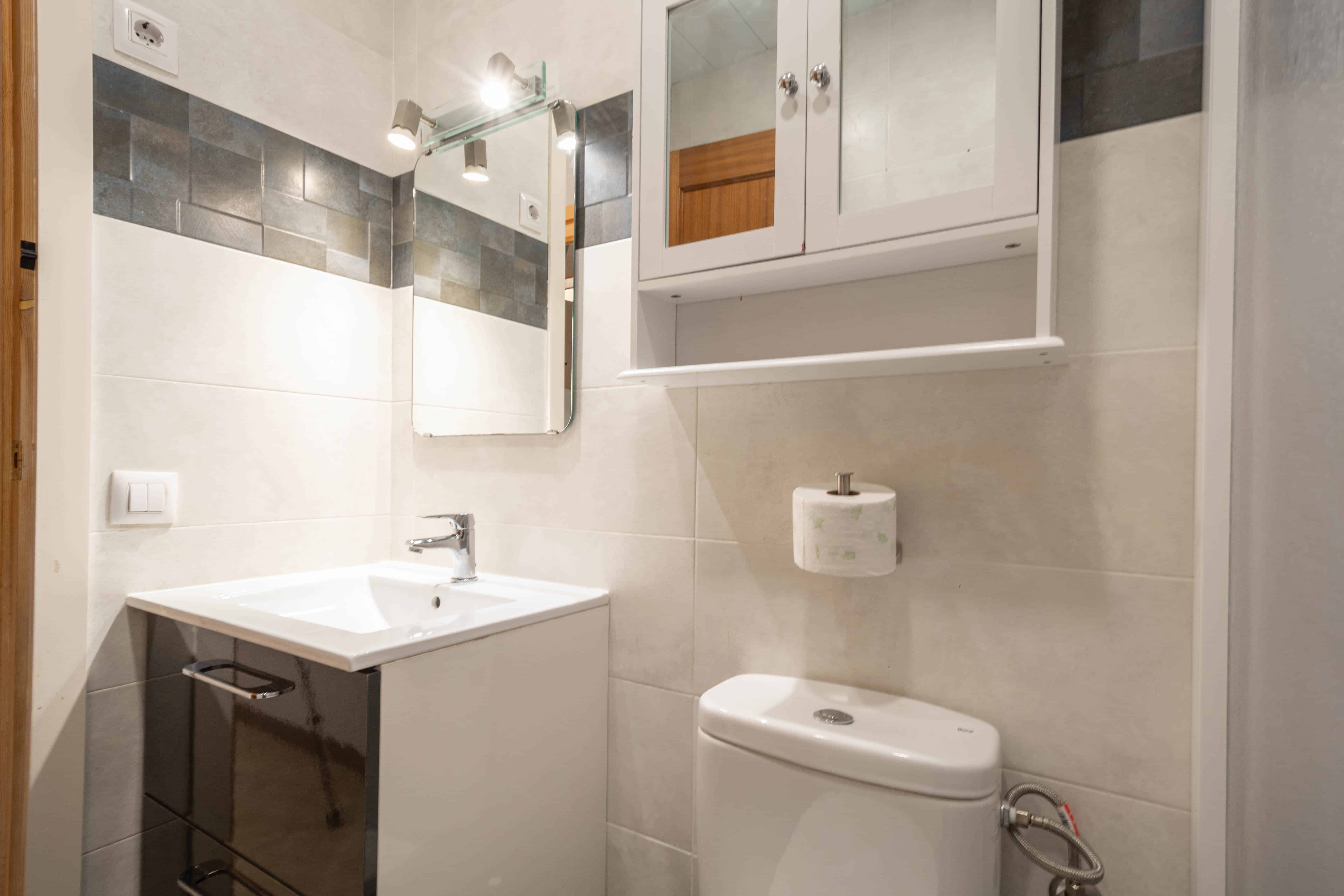 Passatge De Font 4 Bajos 2 L'Eixample, Barcelona - Barcelona, Spain - Bathroom