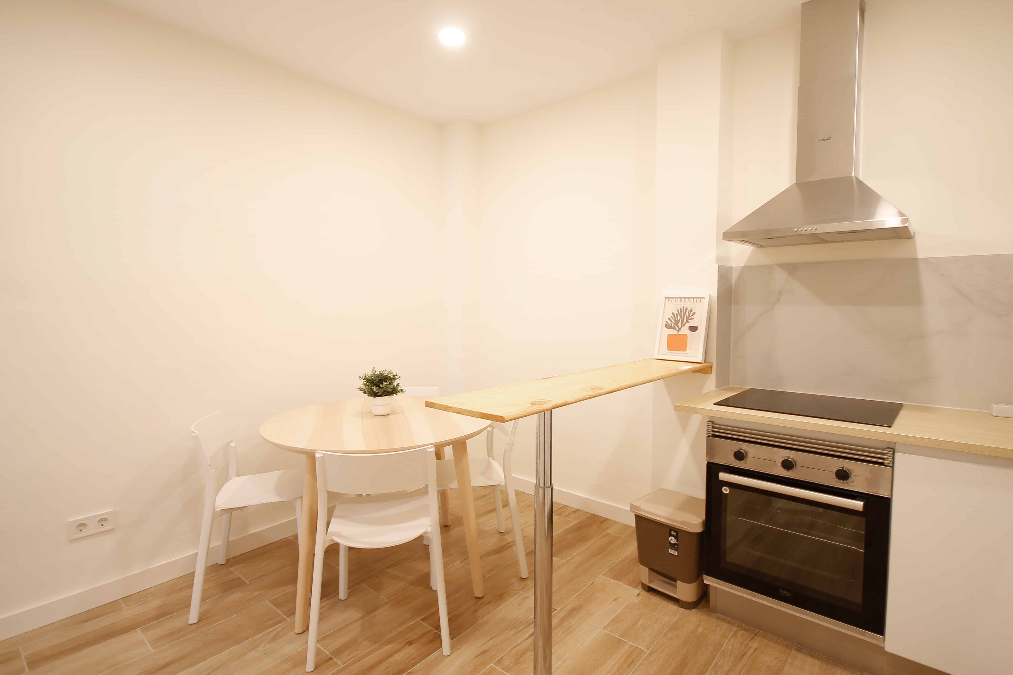 C/ De Padilla 192 Entr-1 Eixample, Barcelona - Barcelona, Spain - Kitchen